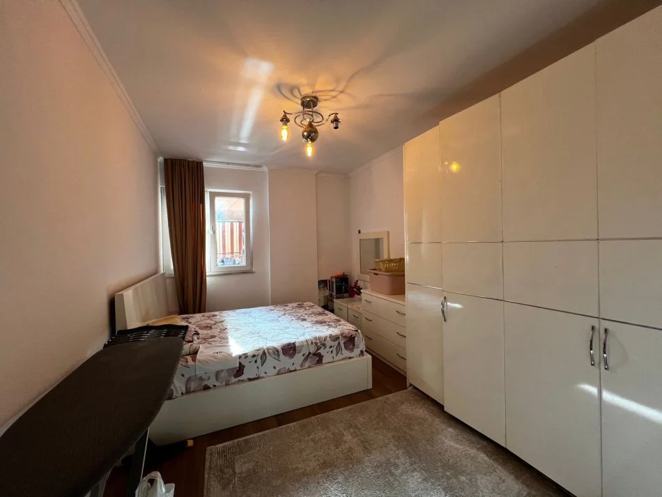 Tirane, jepet me qera apartament 2+1+Aneks+Ballkon Kati 6, 114 m² 1.200 € (KOMUNA E PARISIT)