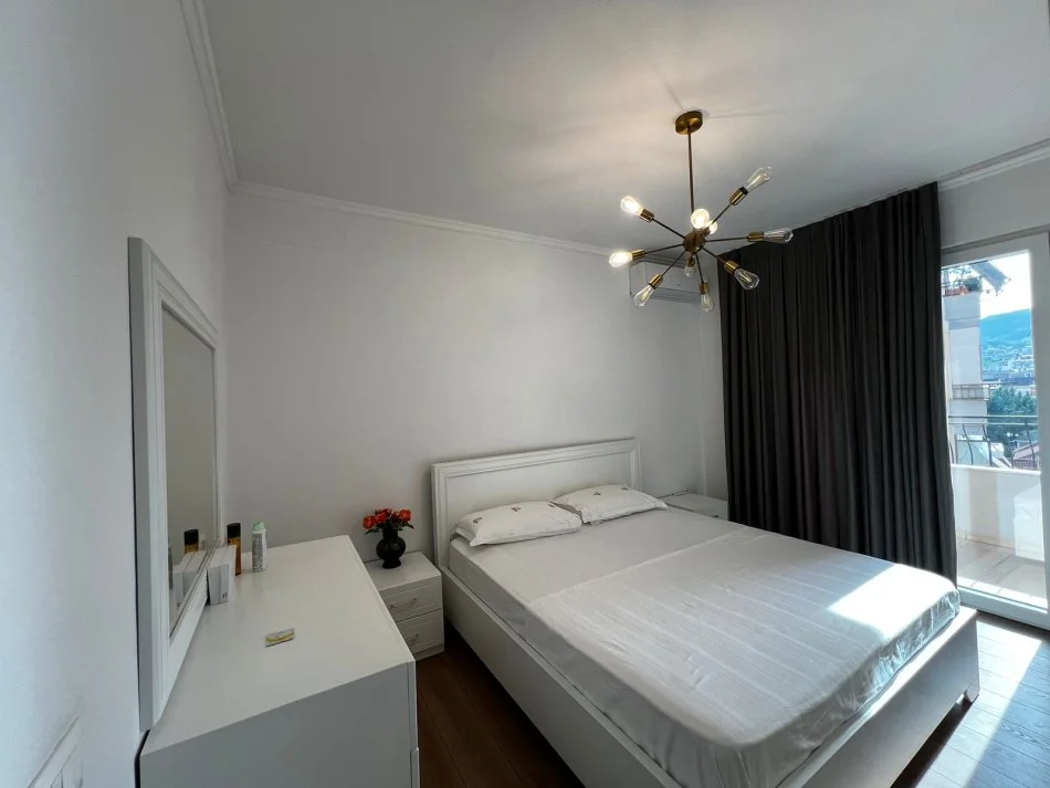 Tirane, jepet me qera apartament 2+1+Aneks+Ballkon Kati 6, 114 m² 1.200 € (KOMUNA E PARISIT)