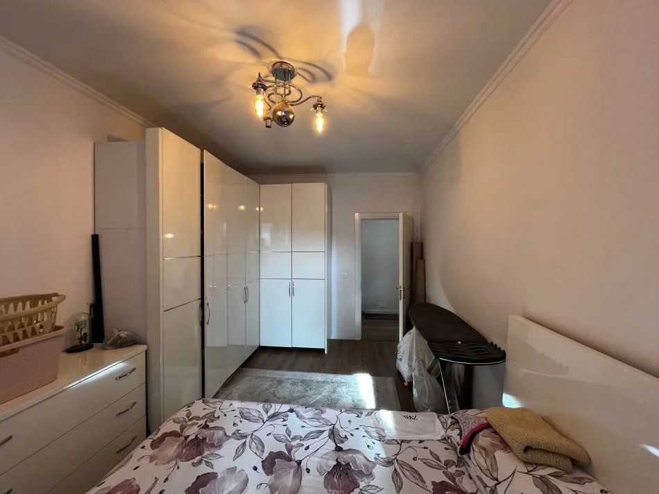 Tirane, jepet me qera apartament 2+1+Aneks+Ballkon Kati 6, 114 m² 1.200 € (KOMUNA E PARISIT)