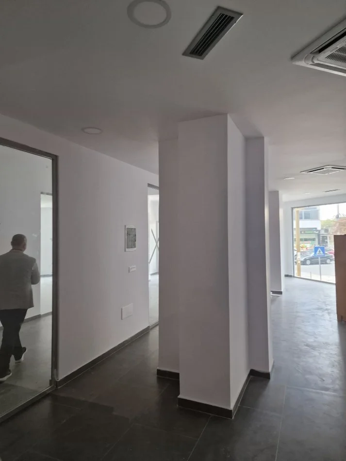 Durres, jepet me qera zyre Kati 0, 75 m² 1.125 € (rruga egnatia)