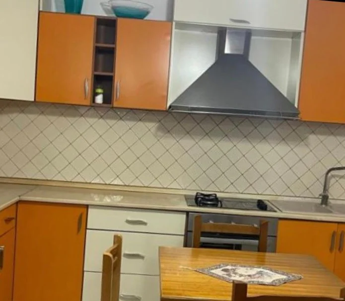 Tirane, jepet me qera apartament 2+1+Ballkon Kati 2, 112 m² 700 € (Zogu Zi)