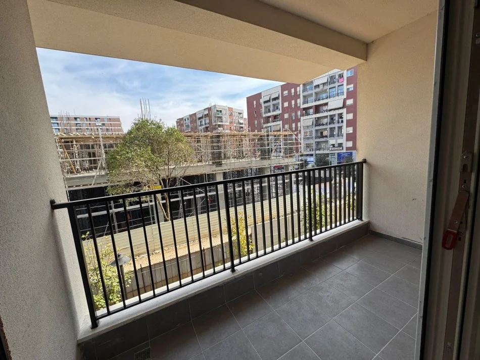 Tirane, jepet me qera apartament 2+1+Ballkon Kati 1, 108 m² 800 € 