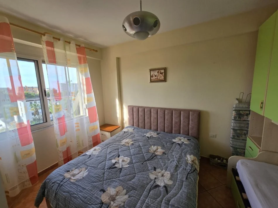 Durres, jepet me qera apartament 1+1 Kati 3, 60 m² 300 € (Rruga Pavaresia)