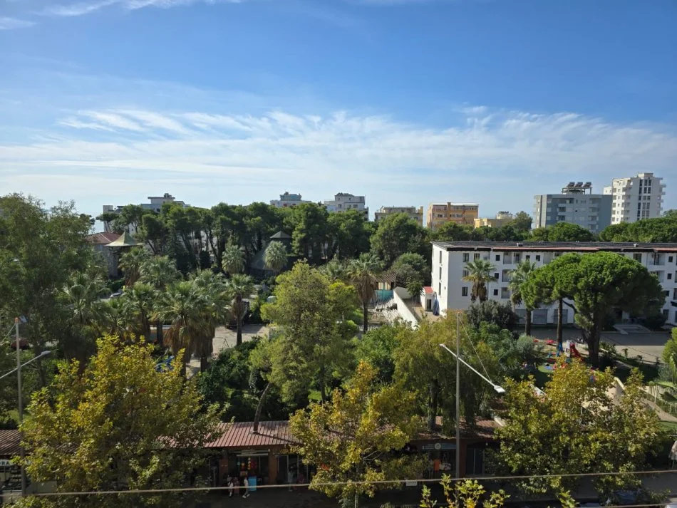 Durres, jepet me qera apartament 1+1 Kati 3, 60 m² 300 € (Rruga Pavaresia)