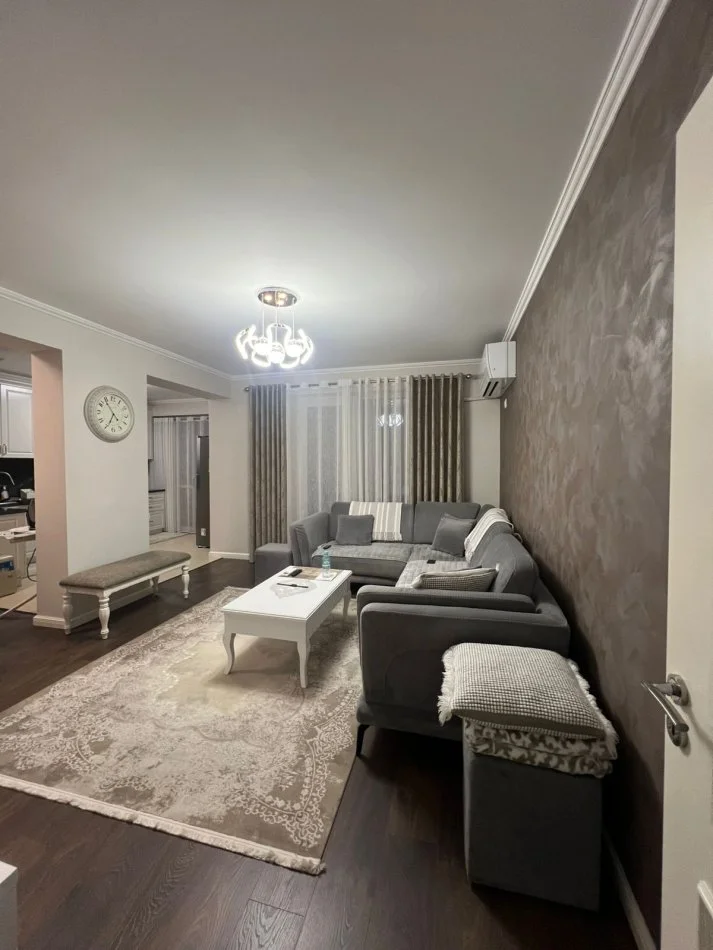 Tirane, shitet 2+1+Ballkon Kati 4, 265.000 € (Rruga e Barrikadave, prane Qendres)