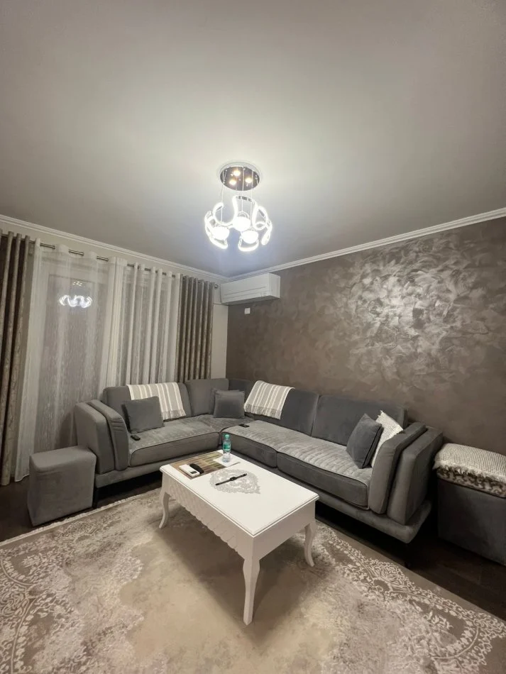 Tirane, shitet 2+1+Ballkon Kati 4, 265.000 € (Rruga e Barrikadave, prane Qendres)