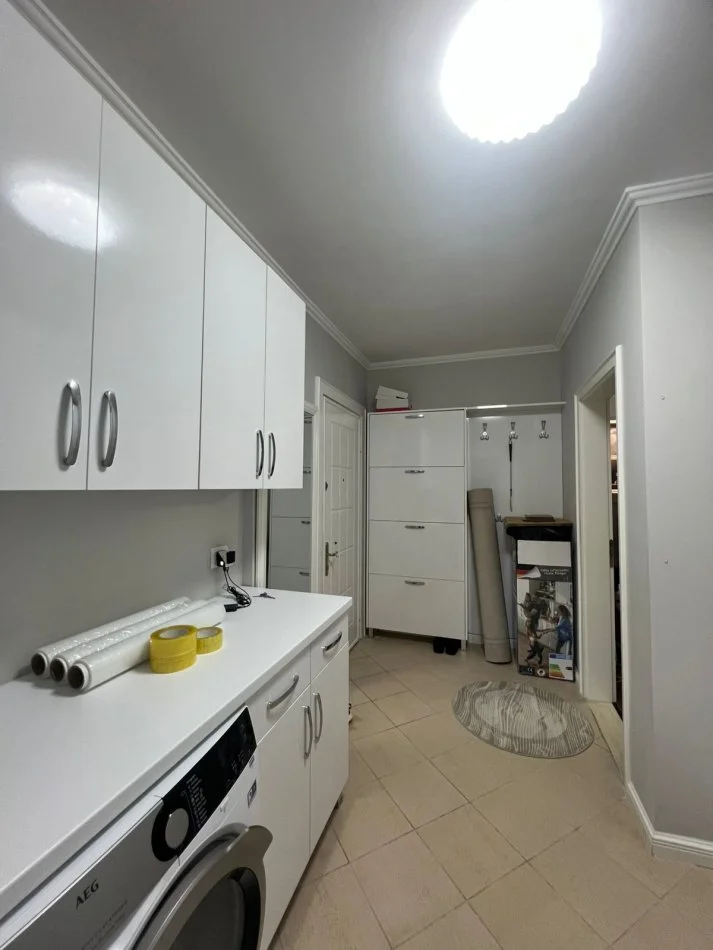 Tirane, shitet apartament 2+1+Ballkon Kati 4, 113 m² 265.000 € (Rr.e Barrikadave/Selvia)