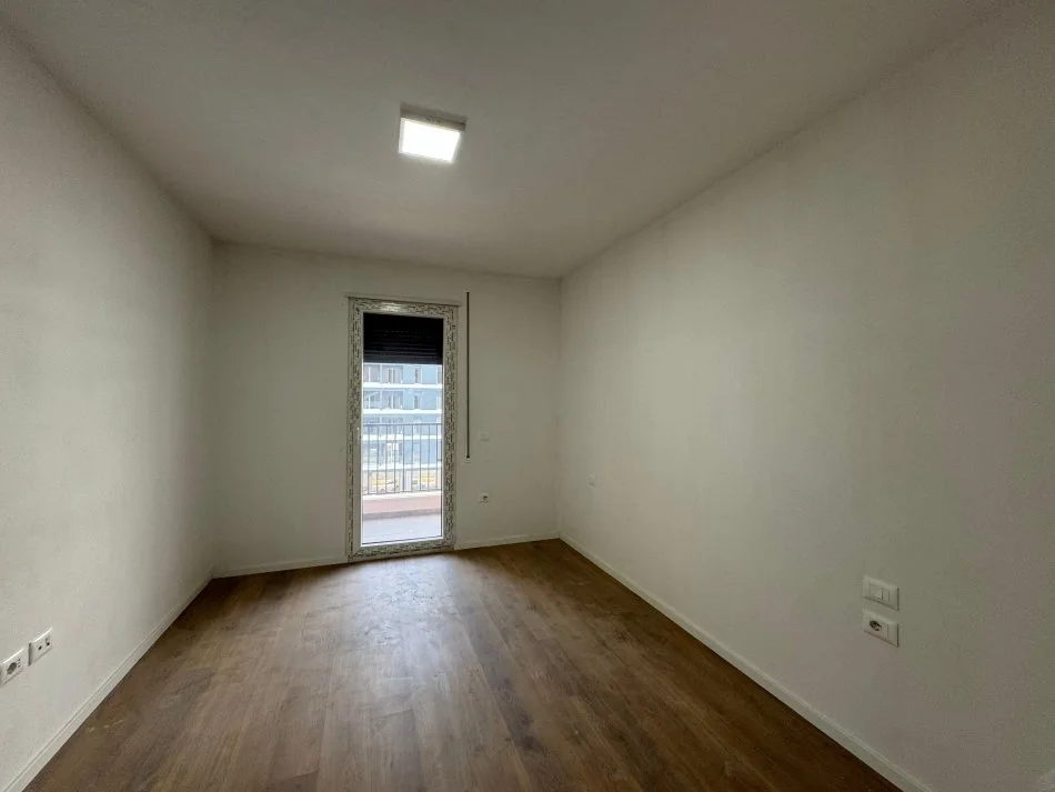 Tirane, jepet me qera apartament 1+1+Ballkon Kati 3, 65 m² 400 € 