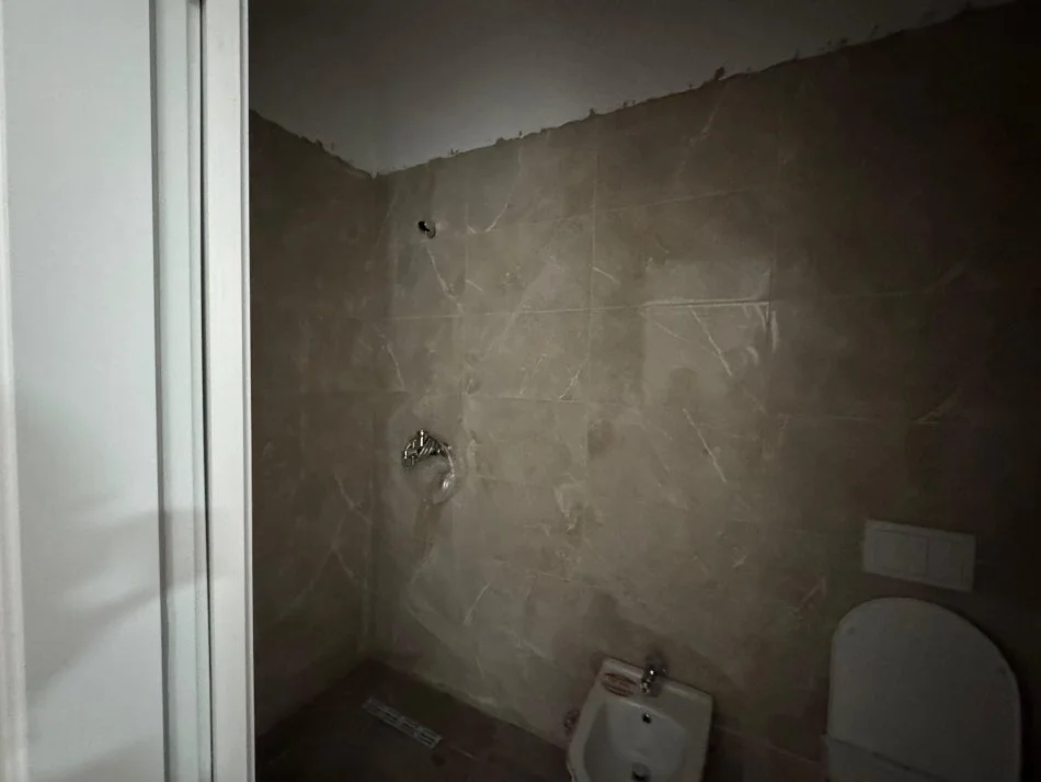 Tirane, jepet me qera apartament 1+1+Ballkon Kati 3, 65 m² 400 € 