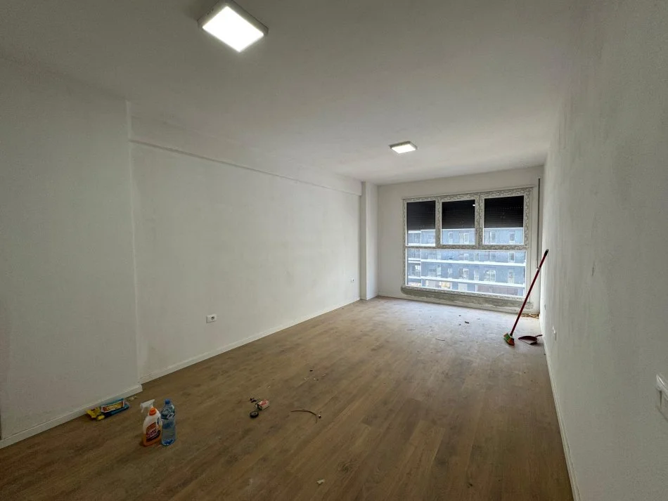 Tirane, jepet me qera apartament 1+1+Ballkon Kati 3, 65 m² 400 € 