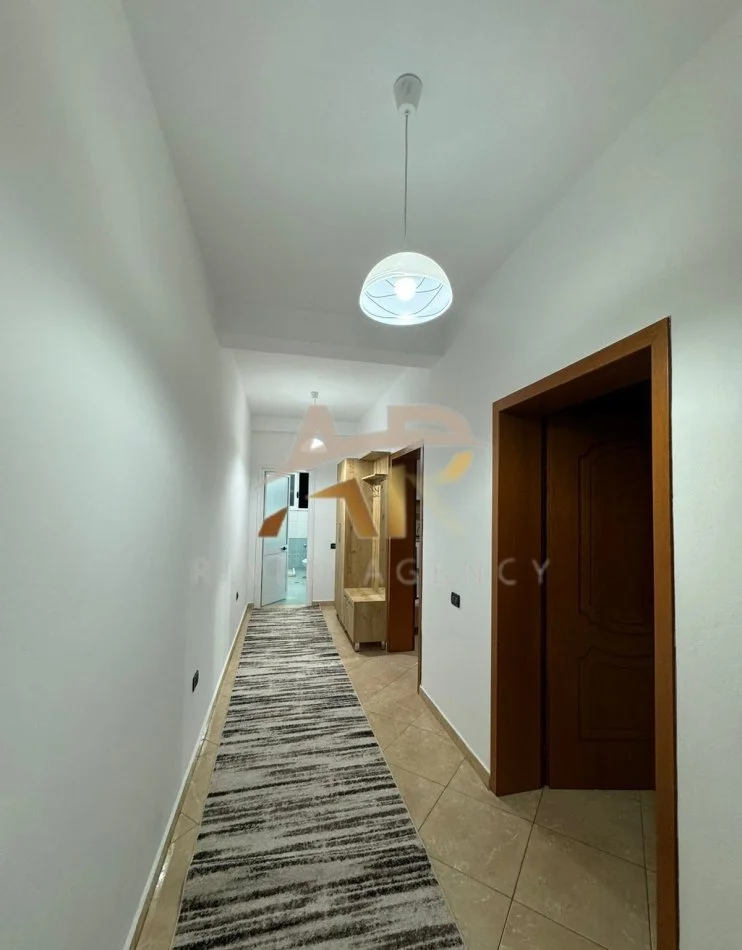 Tirane, jepet me qera shtepi 1+1 Kati 4, 90 m² 500 € (Pranë Concord Center)