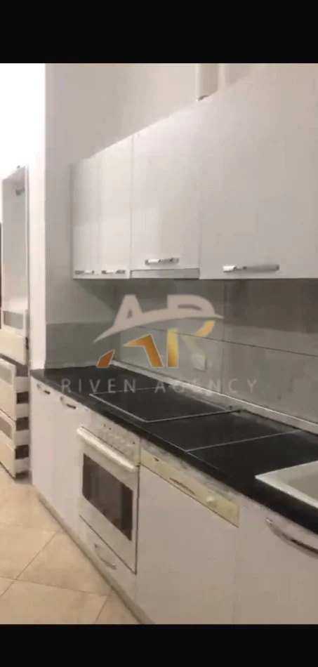 Tirane, jepet me qera shtepi 1+1 Kati 1, 68 m² 350 € (Pranë Kopshtit Botanik)