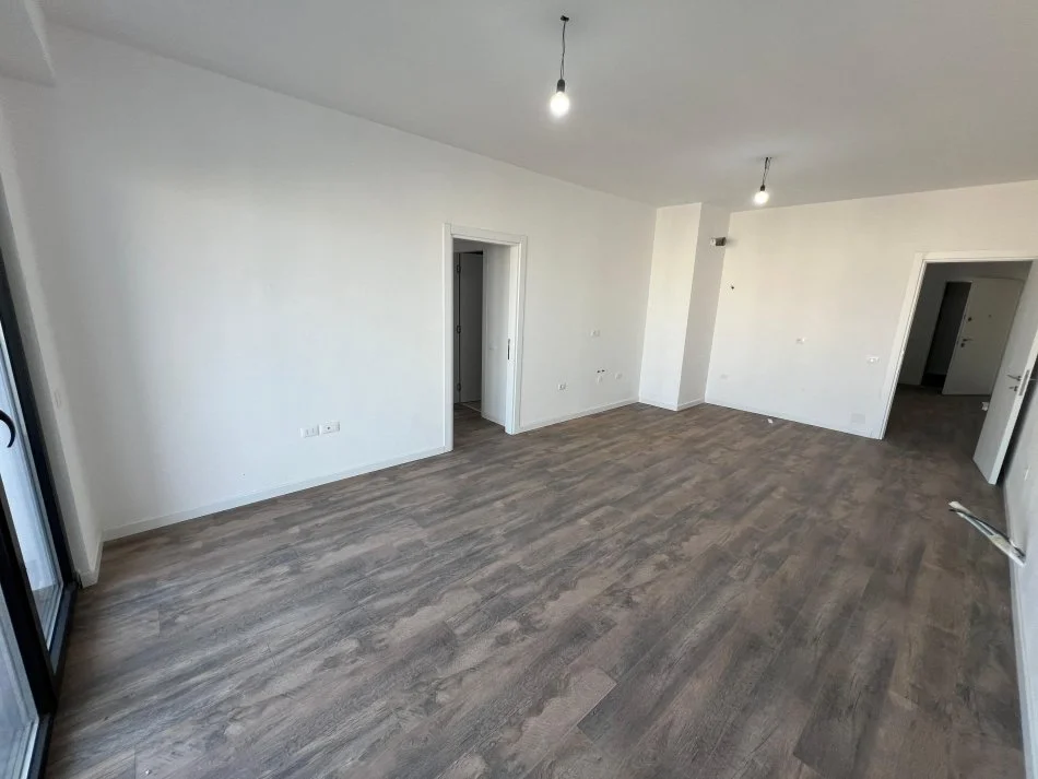 Tirane, shes apartament 2+1+Ballkon Kati 2, 114 m² 205.200 € (FARMACIA 10)