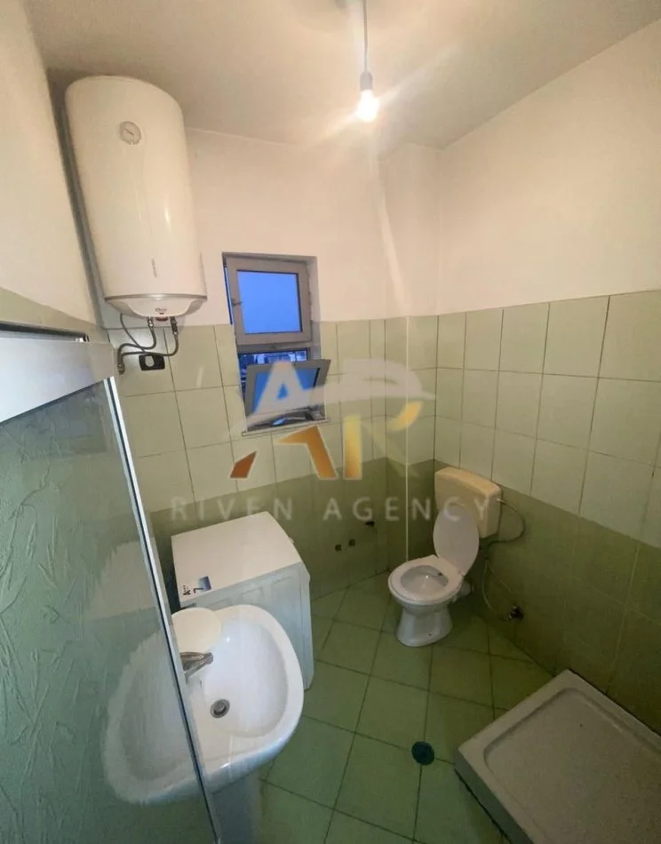 Tirane, jepet me qera shtepi 1+1 Kati 3, 60 m² 350 € (Pranë nënstacionit elektrik)
