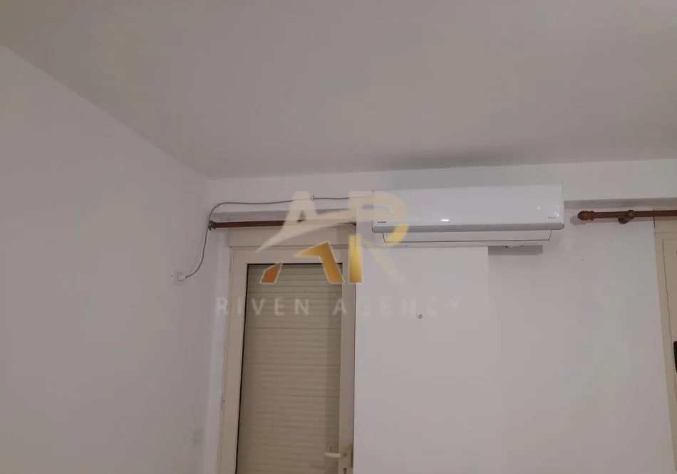 Tirane, jepet me qera shtepi 1+1 Kati 2, 76 m² 270 € (Tek pallatet e Tom Doshit)