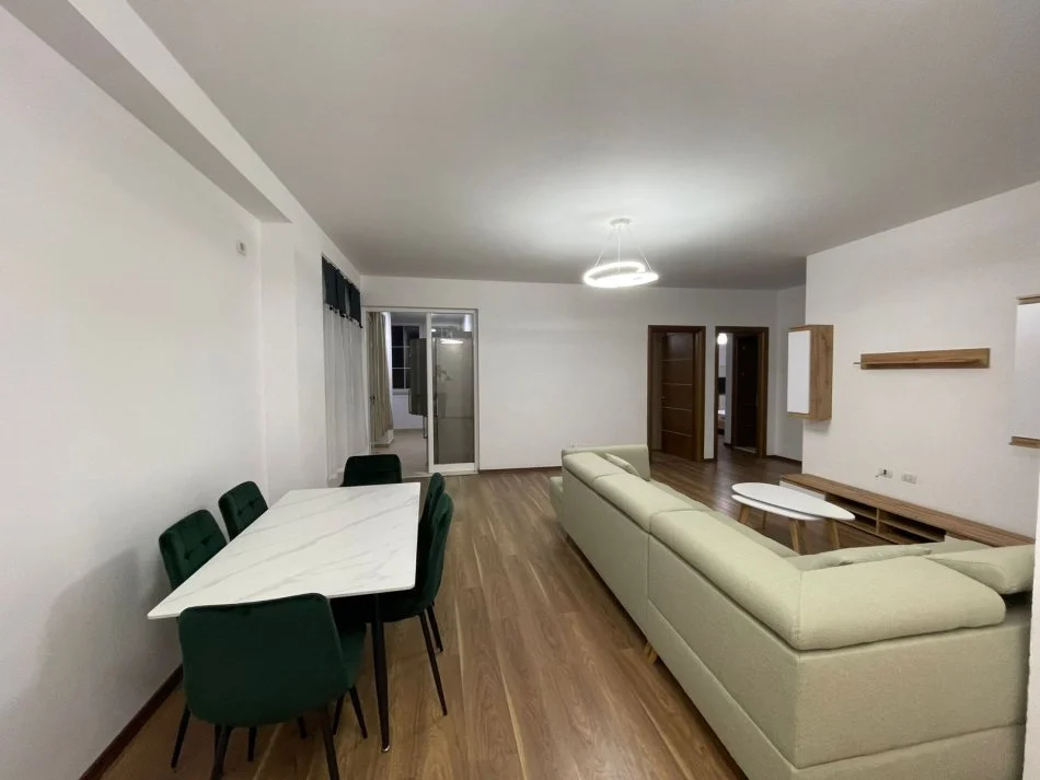 Tirane, jepet me qera apartament 2+1 Kati 4, 120 m² 500 €