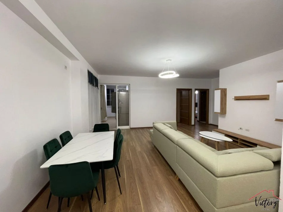 Tirane, jepet me qera apartament 2+1 Kati 4, 120 m² 500 € (Kinostudio)