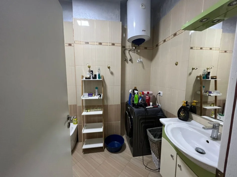 Tirane, jepet me qera apartament 1+1+Ballkon Kati 2, 72 m² 450 € (rruga teodor keko)