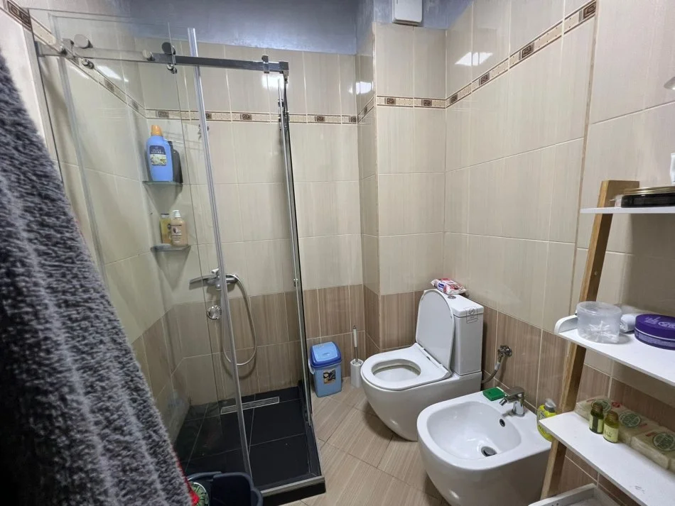 Tirane, jepet me qera apartament 1+1+Ballkon Kati 2, 72 m² 450 € (rruga teodor keko)