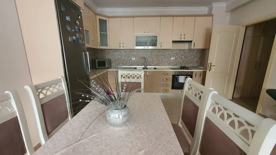 Tirane, jepet me qera apartament 2+1+Ballkon Kati 4, 114 m² 500 € (Rr.Astrit Llosha)