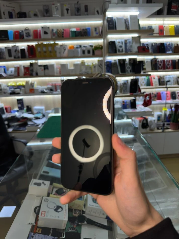 Tirane, shes Celular-Smartphone IPHONE 11