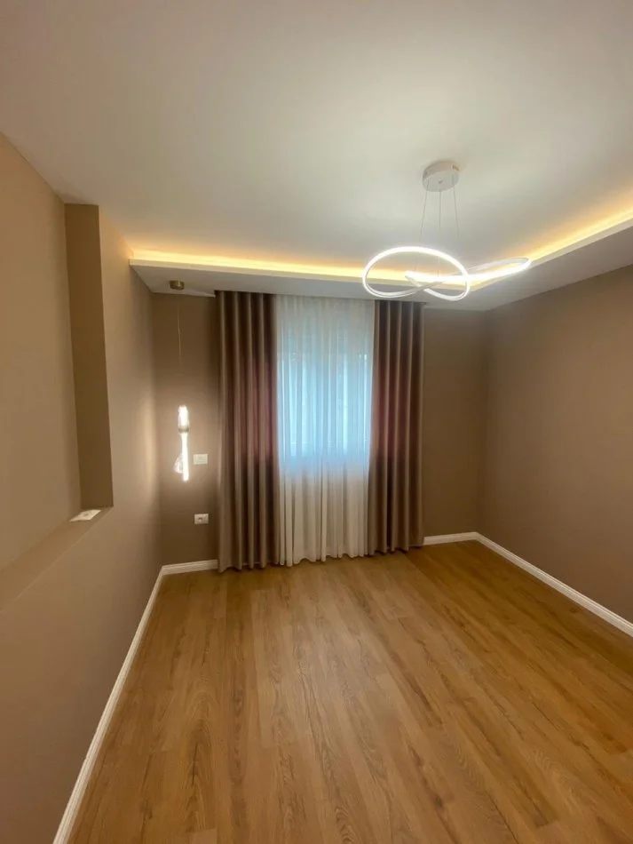 Tirane, shitet apartament 2+1+Ballkon Kati 7, 165 m² 98.000 € (Don Bosko)