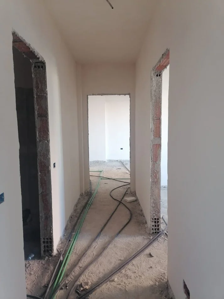 Tirane, shitet apartament 2+1+Ballkon Kati 2, 101 m² 76.000 € (Bulevardi Blu)