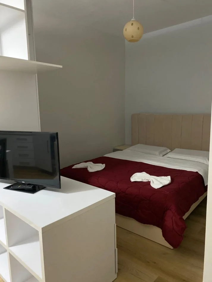 Vlore, jepet me qera apartament 1+1 Kati 2, 52 m² 300 € (Qera, Apartament 1+1, mbi Haris Hotel, Lungomare)  rv45987