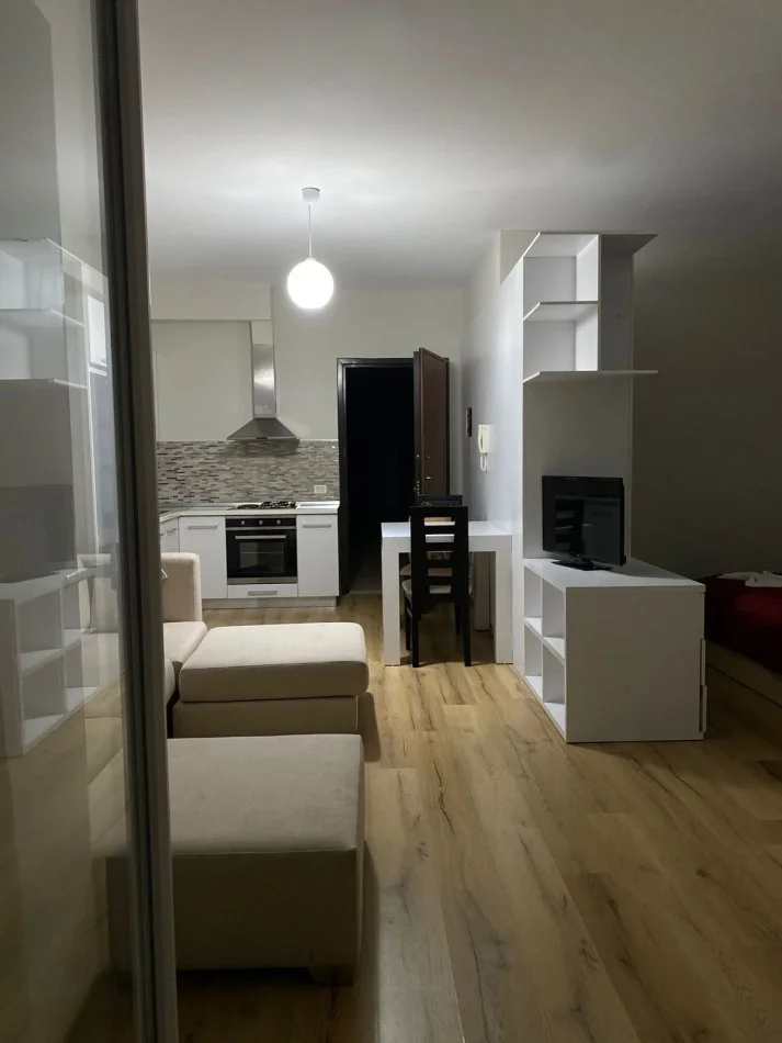 Vlore, jepet me qera apartament 1+1 Kati 2, 52 m² 300 € (Qera, Apartament 1+1, mbi Haris Hotel, Lungomare)  rv45987