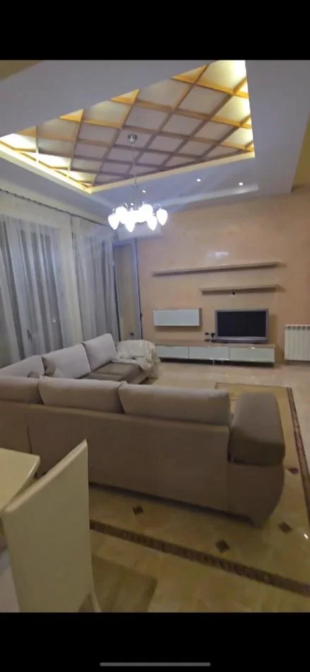 Tirane, jepet me qera apartament 2+1+Ballkon Kati 2, 110 m² 1.000 € (Pazari ri)