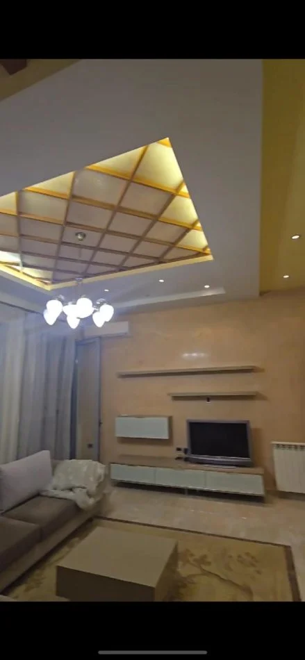 Tirane, jepet me qera apartament 2+1+Ballkon Kati 2, 110 m² 1.000 € (Pazari ri)