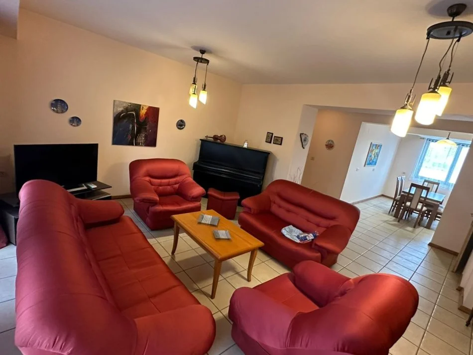 Tirane, jepet me qera apartament 3+1+Ballkon Kati 6, 110 m² 700 € (Vasil Shanto)