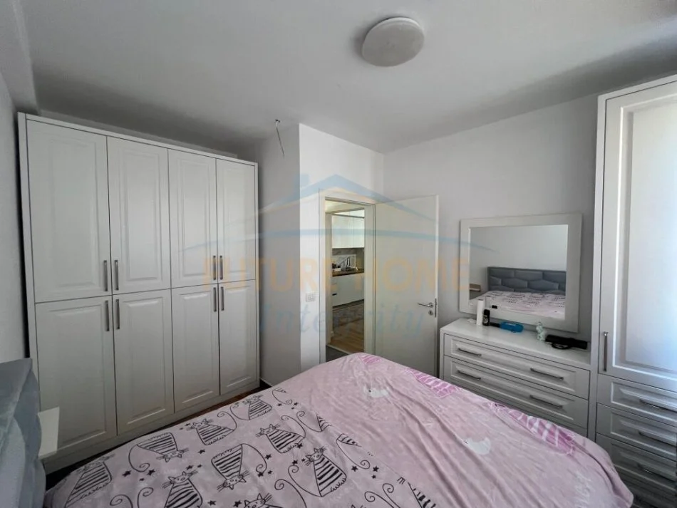 Tirane, jepet me qera apartament 1+1 Kati 3, 63 m² 400 € (SHKOZE TIRANE)