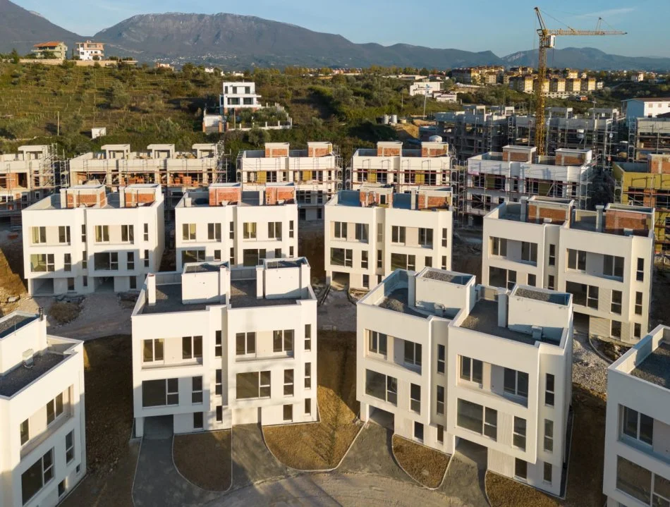 Tirane, shitet 3 Katshe , 1500€/m2 (Rruga Turdive Farke)