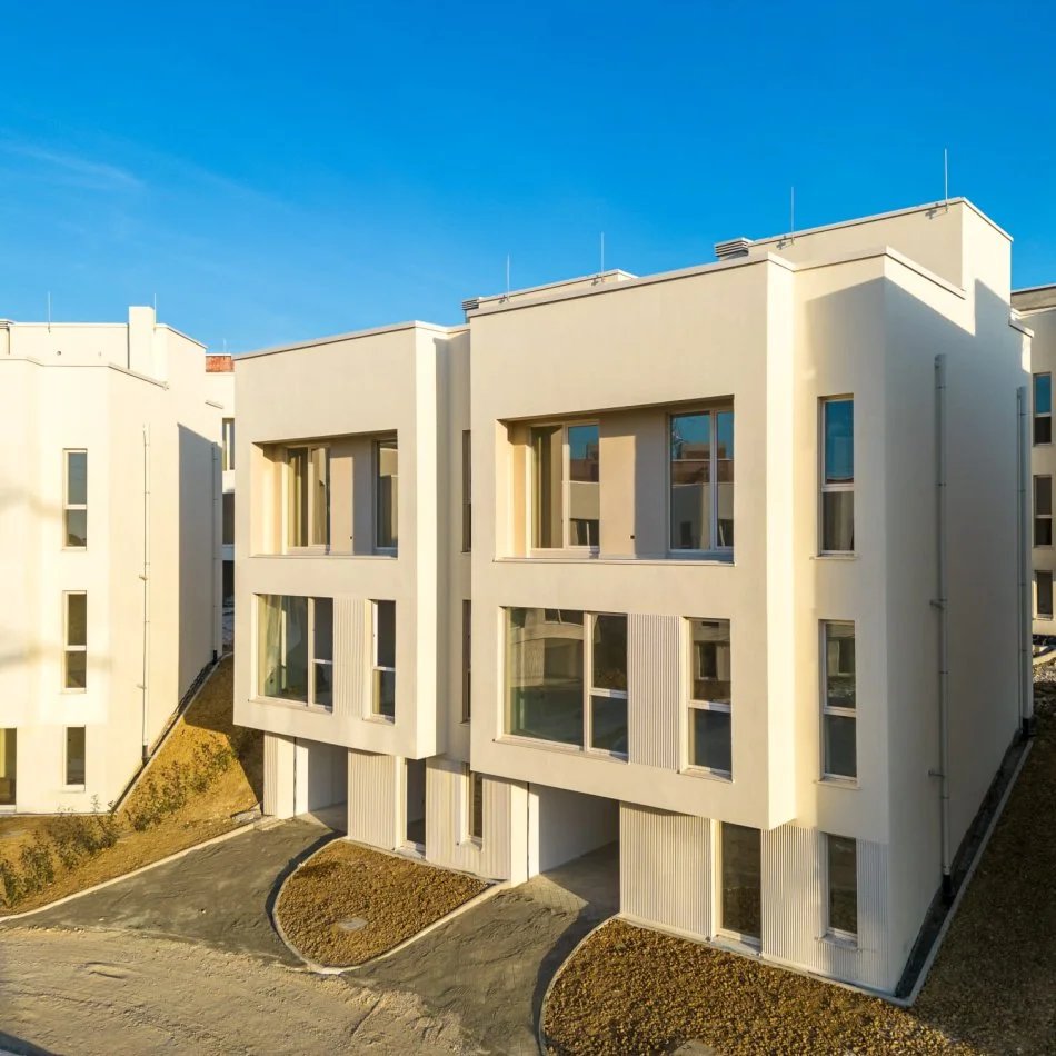 Tirane, shitet 3 Katshe , 1500€/m2 (Rruga Turdive Farke)