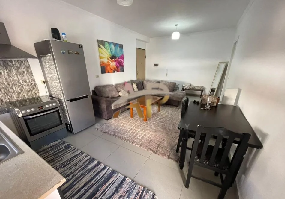 Tirane, jepet me qera shtepi 2+1 Kati 3, 85 m² 700 € (Prane Kristal Center, Komuna e Parisit)