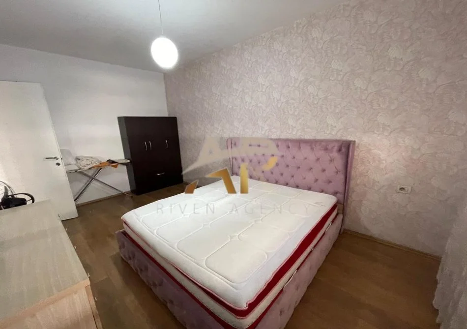 Tirane, jepet me qera shtepi 2+1 Kati 3, 85 m² 700 € (Prane Kristal Center, Komuna e Parisit)