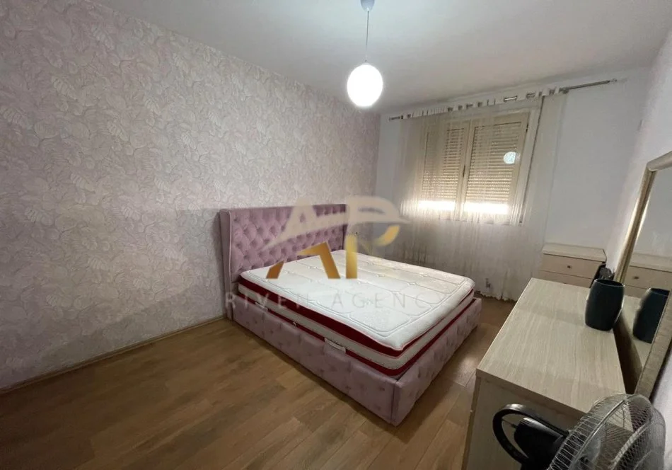 Tirane, jepet me qera shtepi 2+1 Kati 3, 85 m² 700 € (Prane Kristal Center, Komuna e Parisit)