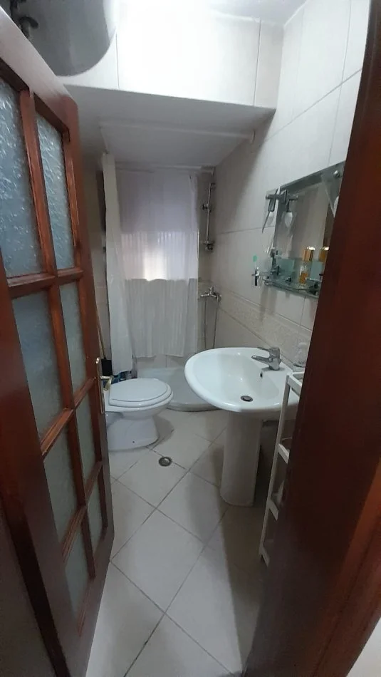 Tirane, Apartament 1+1 per qira  Kati 1, 63 m² 500 € (Stadiumi Dinamo)
