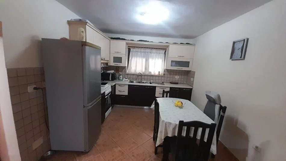 Tirane, Apartament 1+1 per qira  Kati 1, 63 m² 500 € (Stadiumi Dinamo)