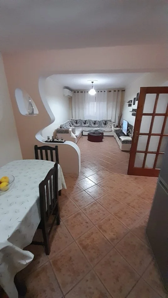 Tirane, Apartament 1+1 per qira  Kati 1, 63 m² 500 € (Stadiumi Dinamo)