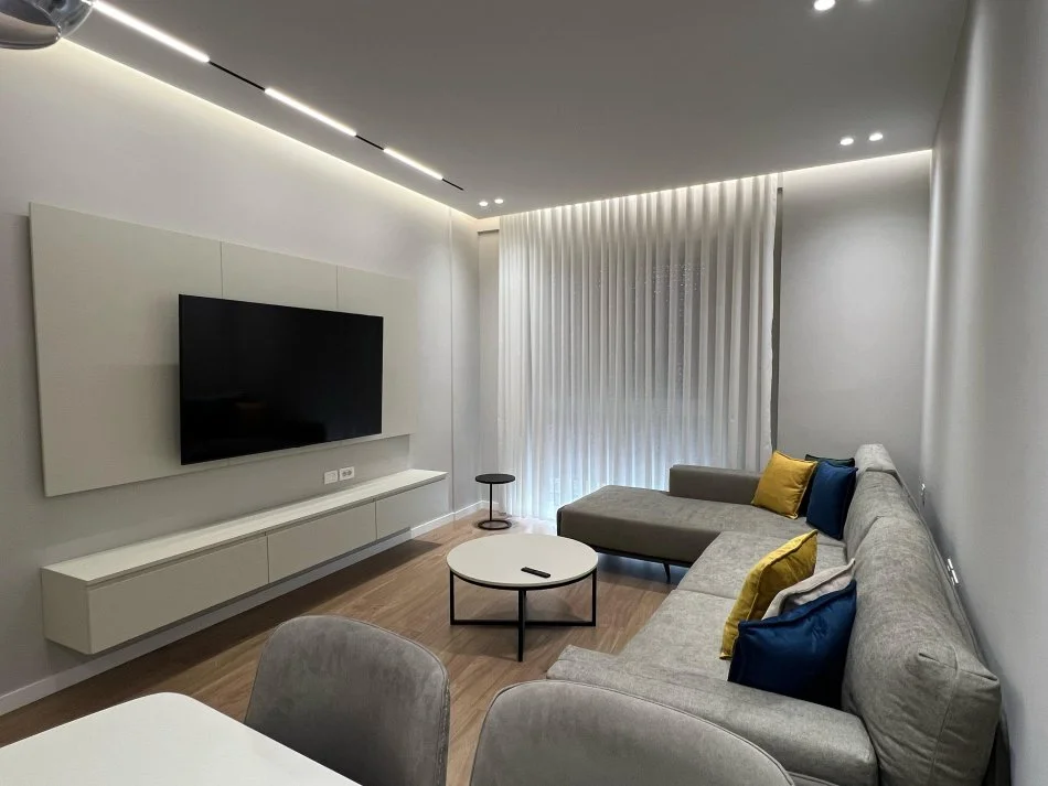 Tirane, jepet me qera apartament 2+1+Ballkon Kati 1, 120 m² 1.000 € (TEG)