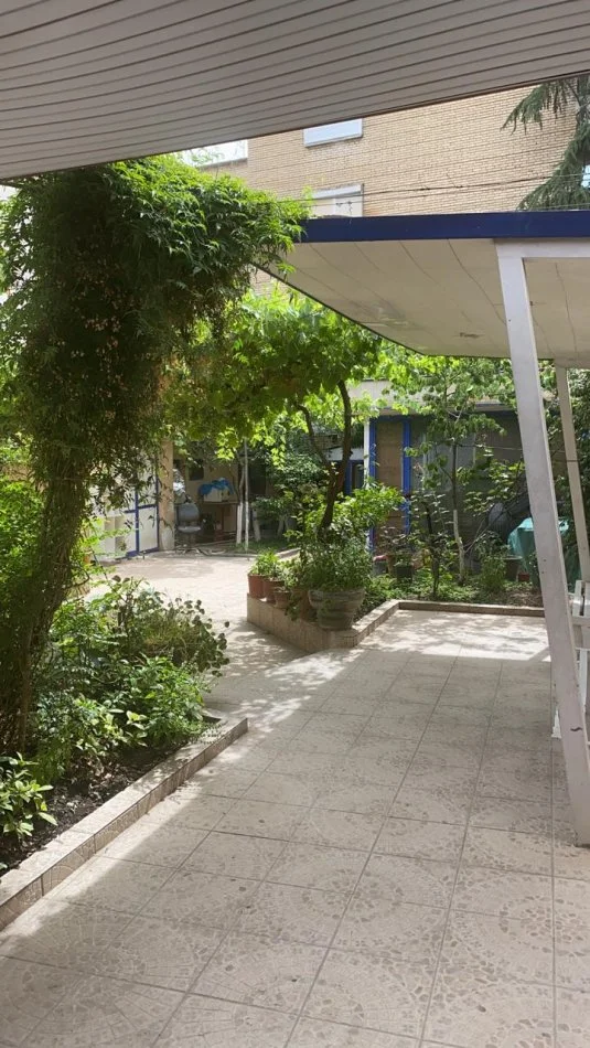 Tirane, jepet me qera ambjent biznesi , 700 m² 3.000 € (21 Dhjetori, (Pranë Supermarket Joenës))