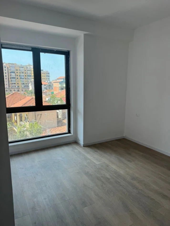 Tirane, jepet me qera ambjent biznesi Kati 2, 100 m² 700 € (Myslym Shyri)