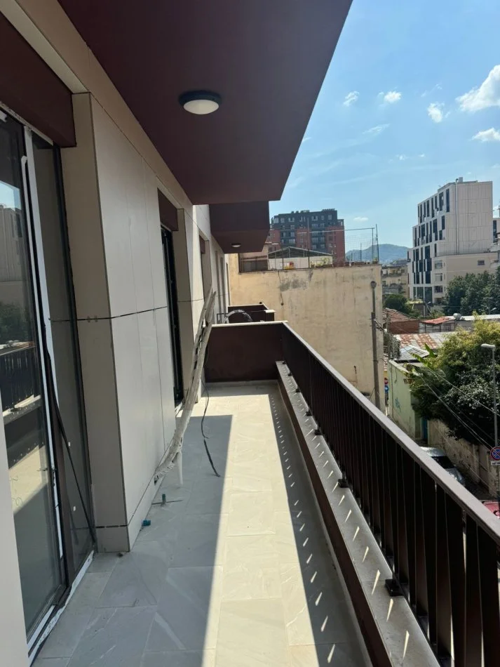 Tirane, jepet me qera ambjent biznesi Kati 2, 100 m² 700 € (Myslym Shyri)