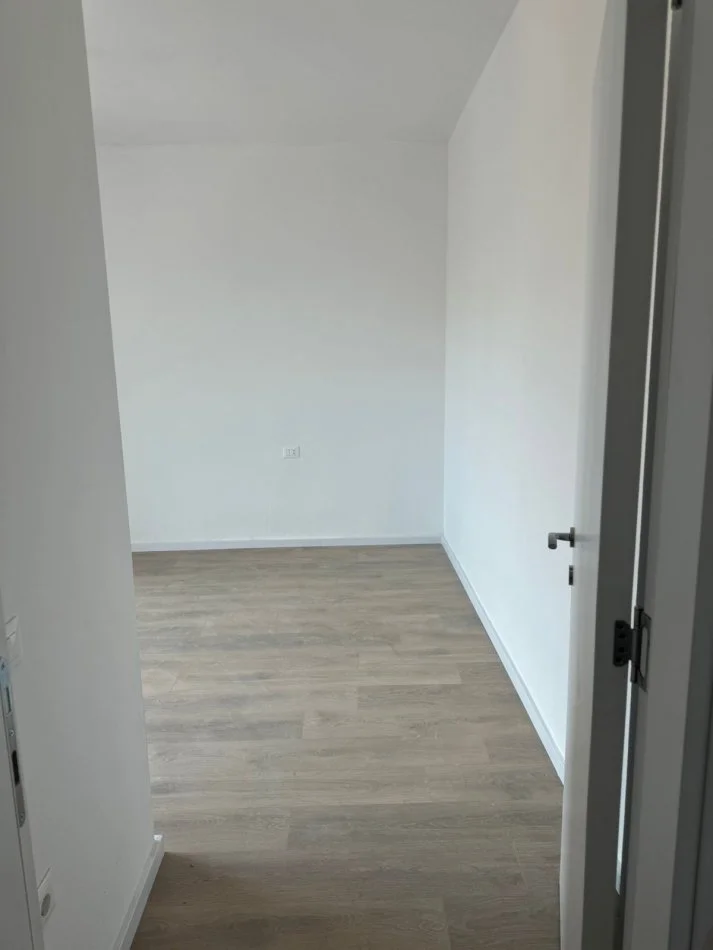 Tirane, jepet me qera ambjent biznesi Kati 2, 100 m² 700 € (Myslym Shyri)