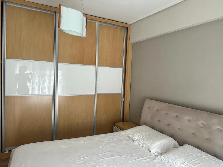 Vlore, jepet me qera apartament 2+1 Kati 2, 75 m² 400 € (perballe me Neranxin) RV46054
