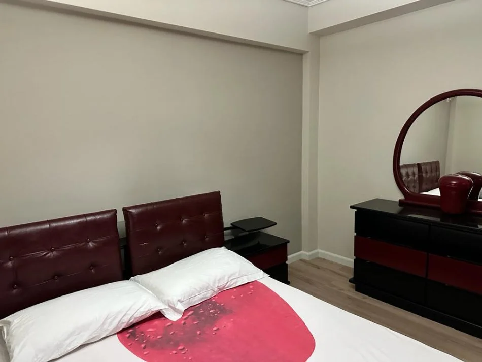 Vlore, jepet me qera apartament 2+1 Kati 2, 75 m² 400 € (perballe me Neranxin) RV46054