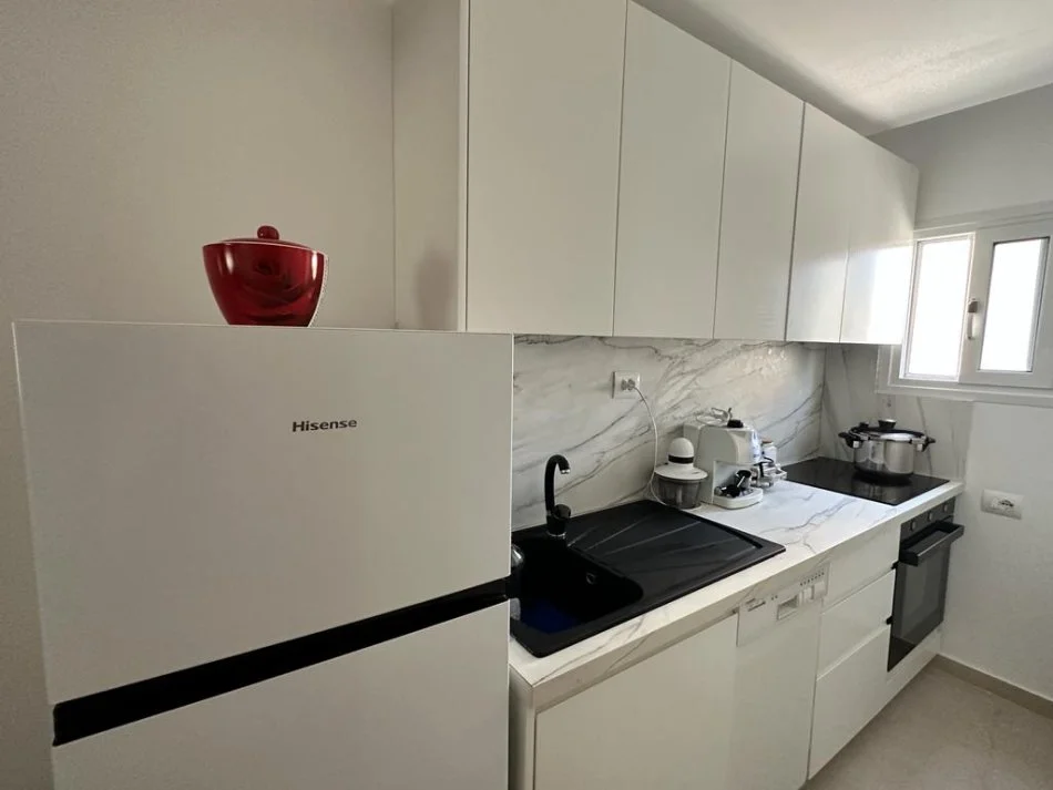 Vlore, jepet me qera apartament 2+1 Kati 2, 75 m² 400 € (perballe me Neranxin) RV46054
