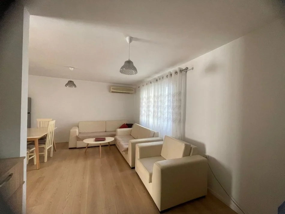 Tirane, jepet me qera apartament 1+1 Kati 2, 56 m² 450 € (drago siliqi)